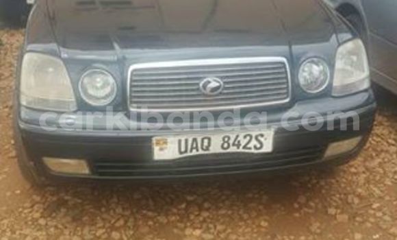 Gura Yakoze Toyota Progress Black Imodoka i Kampala mu Uganda Gura Yakoze Toyota Progress Black Imodoka i Kampala mu Uganda