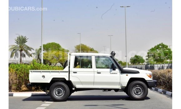 Buy Import Toyota Land Cruiser White Car in Import - Dubai in Uganda Buy Import Toyota Land Cruiser White Car in Import - Dubai in Uganda