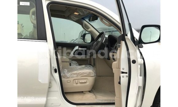 Gura Imported Toyota Land Cruiser White Imodoka i Import - Dubai mu Uganda Gura Imported Toyota Land Cruiser White Imodoka i Import - Dubai mu Uganda