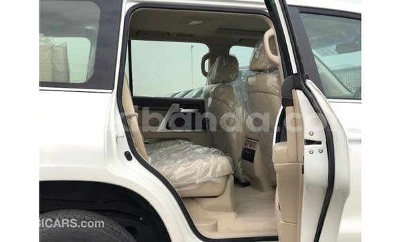 Gura Imported Toyota Land Cruiser White Imodoka i Import - Dubai mu Uganda Gura Imported Toyota Land Cruiser White Imodoka i Import - Dubai mu Uganda