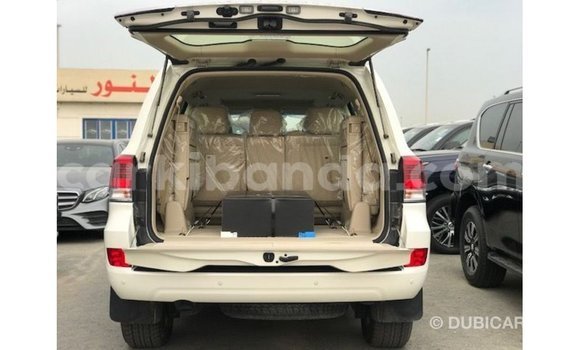 Gura Imported Toyota Land Cruiser White Imodoka i Import - Dubai mu Uganda Gura Imported Toyota Land Cruiser White Imodoka i Import - Dubai mu Uganda