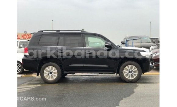 Gura Imported Toyota Land Cruiser Black Imodoka i Import - Dubai mu Uganda Gura Imported Toyota Land Cruiser Black Imodoka i Import - Dubai mu Uganda