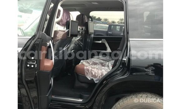 Gura Imported Toyota Land Cruiser Black Imodoka i Import - Dubai mu Uganda Gura Imported Toyota Land Cruiser Black Imodoka i Import - Dubai mu Uganda