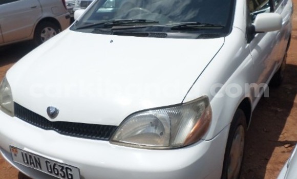 Acheter Occasion Voiture Toyota Platz Noir à Arua, Ouganda Acheter Occasion Voiture Toyota Platz Noir à Arua, Ouganda