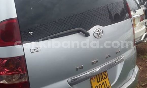 Gura Yakoze Toyota Noah Silver Imodoka i Kampala mu Uganda Gura Yakoze Toyota Noah Silver Imodoka i Kampala mu Uganda