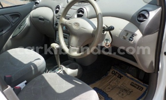 Acheter Occasion Voiture Toyota Platz Noir à Arua, Ouganda Acheter Occasion Voiture Toyota Platz Noir à Arua, Ouganda