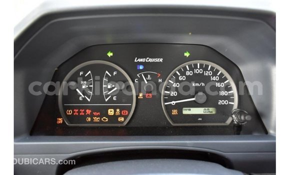 Acheter Import Voiture Toyota Land Cruiser Autre à Import - Dubai, Ouganda Acheter Import Voiture Toyota Land Cruiser Autre à Import - Dubai, Ouganda