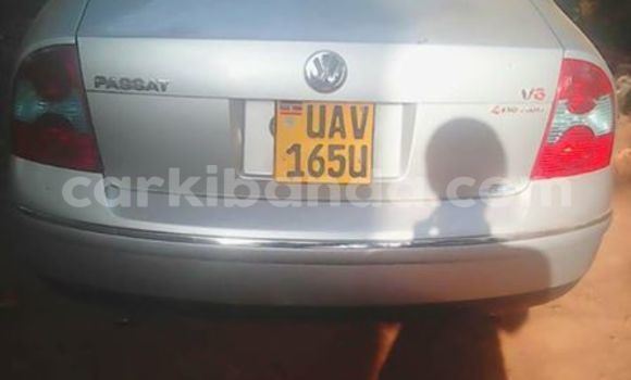 Gura Yakoze Volkswagen Passat Silver Imodoka i Kampala mu Uganda Gura Yakoze Volkswagen Passat Silver Imodoka i Kampala mu Uganda
