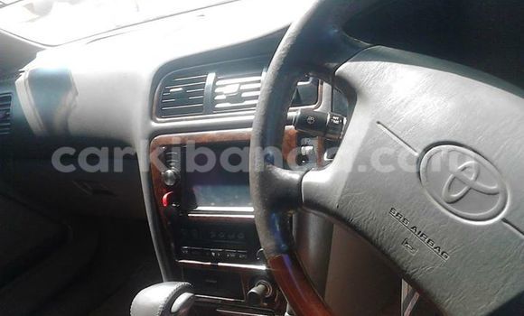 Gura Yakoze Toyota Mark II White Imodoka i Kampala mu Uganda Gura Yakoze Toyota Mark II White Imodoka i Kampala mu Uganda