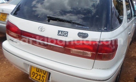 Acheter Occasion Voiture Toyota Vista Blanc à Arua, Ouganda Acheter Occasion Voiture Toyota Vista Blanc à Arua, Ouganda