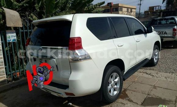 Gura Yakoze Toyota Prado White Imodoka i Busia mu Uganda Gura Yakoze Toyota Prado White Imodoka i Busia mu Uganda