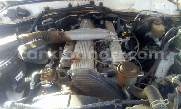 Gura Yakoze Toyota Land Cruiser White Imodoka i Busia mu Uganda Gura Yakoze Toyota Land Cruiser White Imodoka i Busia mu Uganda