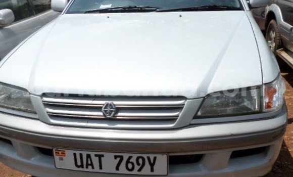 Acheter Occasion Voiture Toyota Premio Blanc à Arua, Ouganda Acheter Occasion Voiture Toyota Premio Blanc à Arua, Ouganda