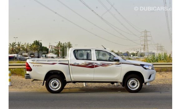 Acheter Import Voiture Toyota Hilux Blanc à Import - Dubai, Ouganda Acheter Import Voiture Toyota Hilux Blanc à Import - Dubai, Ouganda