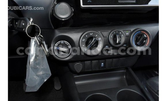 Acheter Import Voiture Toyota Hilux Blanc à Import - Dubai, Ouganda Acheter Import Voiture Toyota Hilux Blanc à Import - Dubai, Ouganda