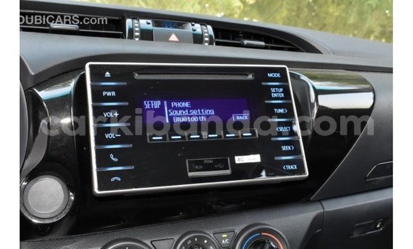 Acheter Import Voiture Toyota Hilux Blanc à Import - Dubai, Ouganda Acheter Import Voiture Toyota Hilux Blanc à Import - Dubai, Ouganda