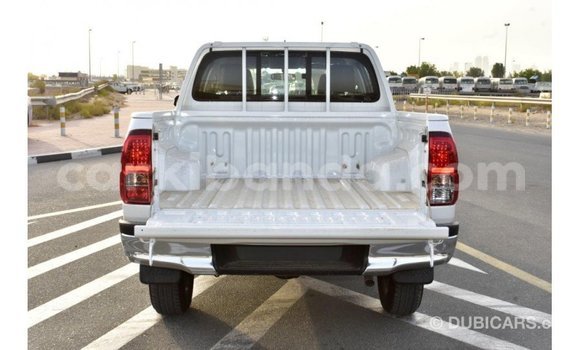 Acheter Import Voiture Toyota Hilux Blanc à Import - Dubai, Ouganda Acheter Import Voiture Toyota Hilux Blanc à Import - Dubai, Ouganda