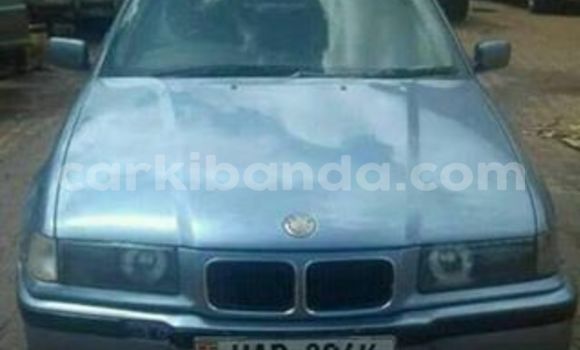 Gura Yakoze BMW 3–Series Silver Imodoka i Busia mu Uganda Gura Yakoze BMW 3–Series Silver Imodoka i Busia mu Uganda