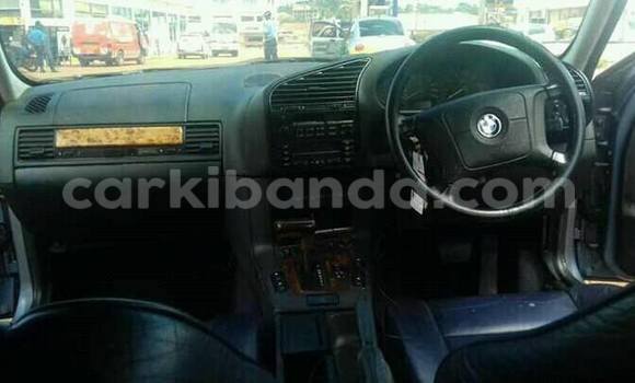 Gura Yakoze BMW 3–Series Silver Imodoka i Busia mu Uganda Gura Yakoze BMW 3–Series Silver Imodoka i Busia mu Uganda