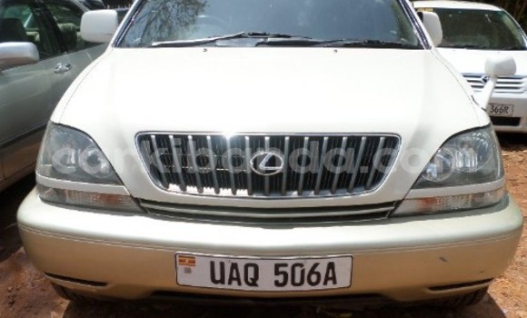 Acheter Occasion Voiture Toyota Ractis Blanc à Arua, Ouganda Acheter Occasion Voiture Toyota Ractis Blanc à Arua, Ouganda