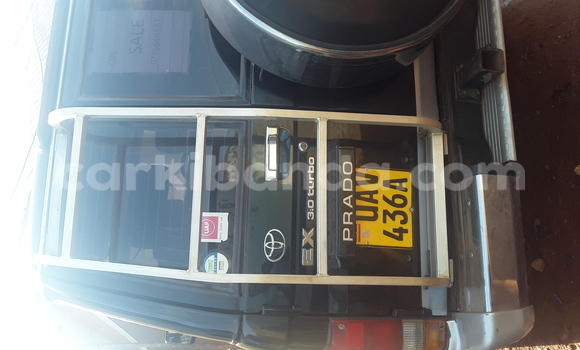Nunua Ilio tumika Toyota Prado Nyeusi Gari ndani ya Kampala nchini Uganda Nunua Ilio tumika Toyota Prado Nyeusi Gari ndani ya Kampala nchini Uganda