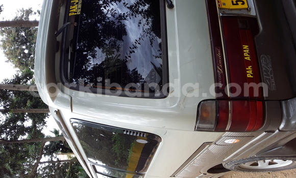 Nunua Ilio tumika Toyota 4Runner Nyingine Gari ndani ya Kampala nchini Uganda Nunua Ilio tumika Toyota 4Runner Nyingine Gari ndani ya Kampala nchini Uganda