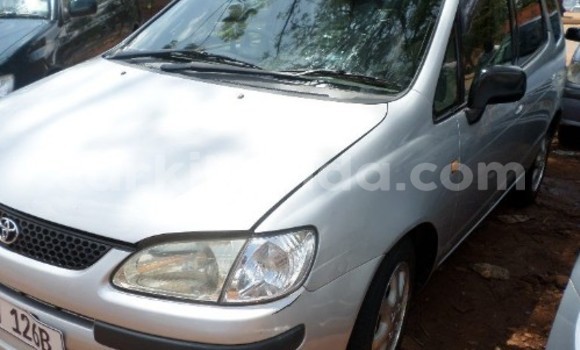 Acheter Occasion Voiture Toyota Corolla Blanc à Arua, Ouganda Acheter Occasion Voiture Toyota Corolla Blanc à Arua, Ouganda