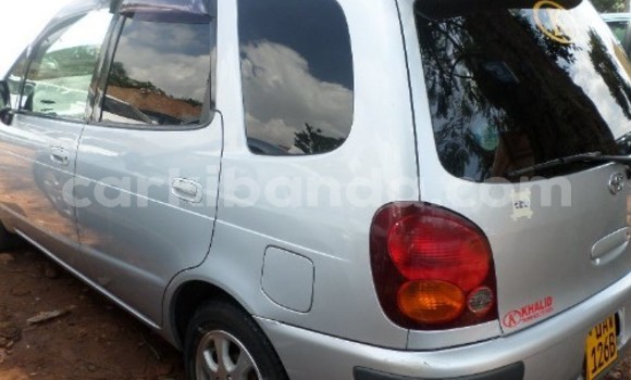 Acheter Occasion Voiture Toyota Corolla Blanc à Arua, Ouganda Acheter Occasion Voiture Toyota Corolla Blanc à Arua, Ouganda