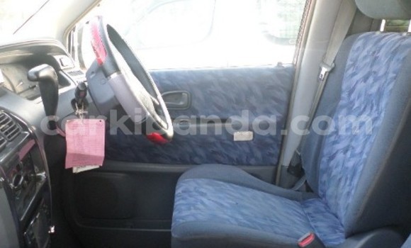 Acheter Occasion Voiture Toyota Noah Gris à Arua, Ouganda Acheter Occasion Voiture Toyota Noah Gris à Arua, Ouganda