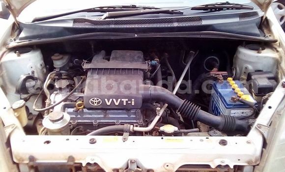 Gura Yakoze Toyota Vitz White Imodoka i Busia mu Uganda Gura Yakoze Toyota Vitz White Imodoka i Busia mu Uganda