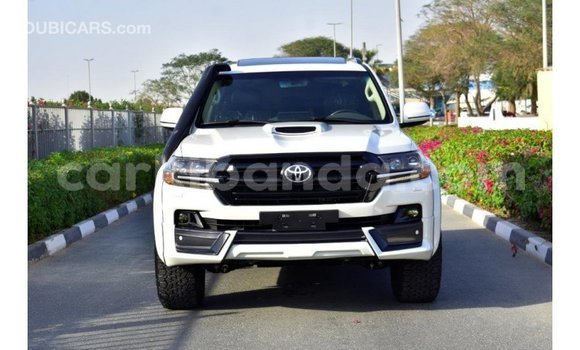 Acheter Import Voiture Toyota Land Cruiser Blanc à Import - Dubai, Ouganda Acheter Import Voiture Toyota Land Cruiser Blanc à Import - Dubai, Ouganda