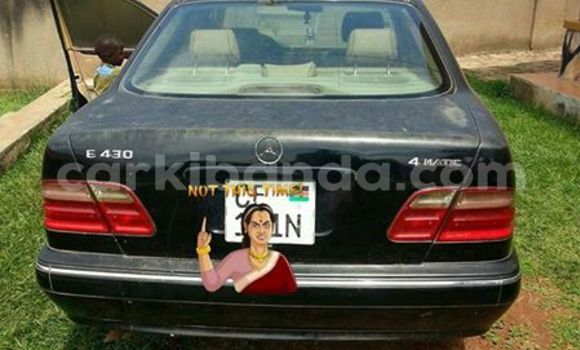 Gura Yakoze Mercedes‒Benz E–Class Black Imodoka i Busia mu Uganda Gura Yakoze Mercedes‒Benz E–Class Black Imodoka i Busia mu Uganda