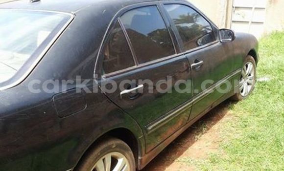 Gura Yakoze Mercedes‒Benz E–Class Black Imodoka i Busia mu Uganda Gura Yakoze Mercedes‒Benz E–Class Black Imodoka i Busia mu Uganda