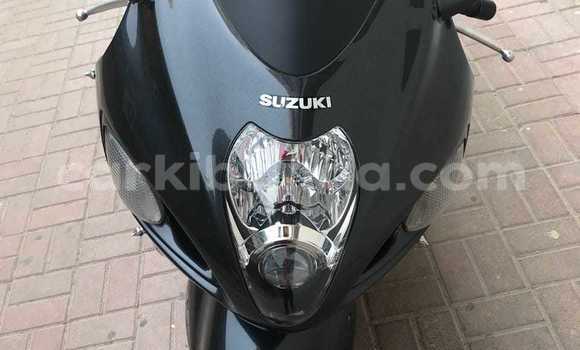 Gura Yakoze Suzuki GSX–R Blue Bike i Kampala mu Uganda Gura Yakoze Suzuki GSX–R Blue Bike i Kampala mu Uganda