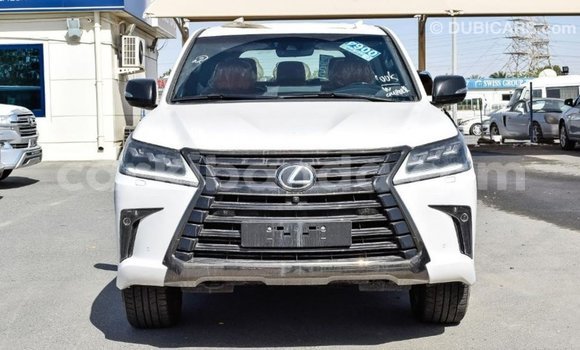 Nunua Imported Lexus LX Nyeupe Gari ndani ya Import - Dubai nchini Uganda Nunua Imported Lexus LX Nyeupe Gari ndani ya Import - Dubai nchini Uganda