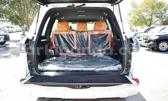 Nunua Imported Lexus LX Nyeupe Gari ndani ya Import - Dubai nchini Uganda Nunua Imported Lexus LX Nyeupe Gari ndani ya Import - Dubai nchini Uganda