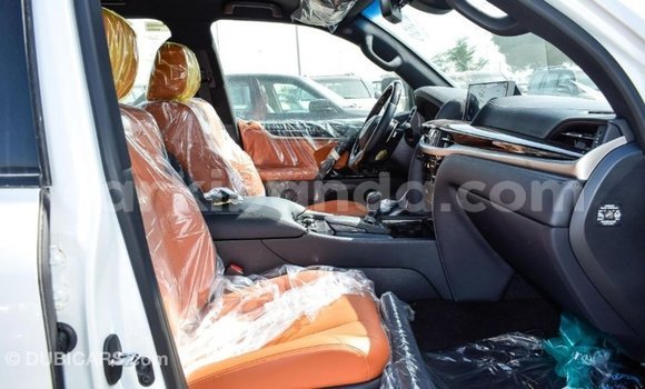 Nunua Imported Lexus LX Nyeupe Gari ndani ya Import - Dubai nchini Uganda Nunua Imported Lexus LX Nyeupe Gari ndani ya Import - Dubai nchini Uganda