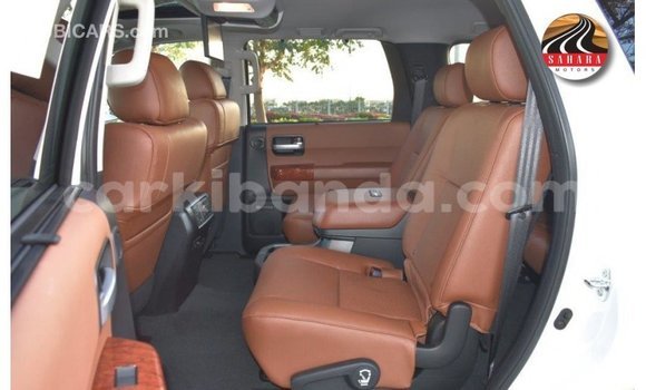 Acheter Import Voiture Toyota Sequoia Blanc à Import - Dubai, Ouganda Acheter Import Voiture Toyota Sequoia Blanc à Import - Dubai, Ouganda