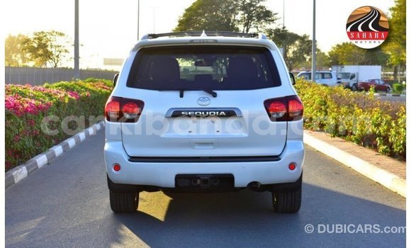 Acheter Import Voiture Toyota Sequoia Blanc à Import - Dubai, Ouganda Acheter Import Voiture Toyota Sequoia Blanc à Import - Dubai, Ouganda