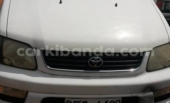 Acheter Occasion Voiture Toyota Noah Blanc à Arua, Ouganda Acheter Occasion Voiture Toyota Noah Blanc à Arua, Ouganda