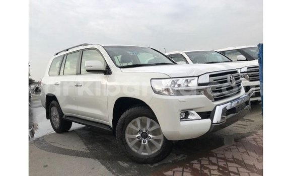 Gura Imported Toyota Land Cruiser White Imodoka i Import - Dubai mu Uganda Gura Imported Toyota Land Cruiser White Imodoka i Import - Dubai mu Uganda