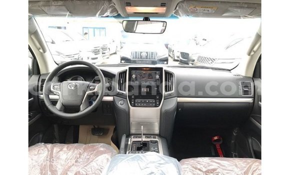 Gura Imported Toyota Land Cruiser White Imodoka i Import - Dubai mu Uganda Gura Imported Toyota Land Cruiser White Imodoka i Import - Dubai mu Uganda