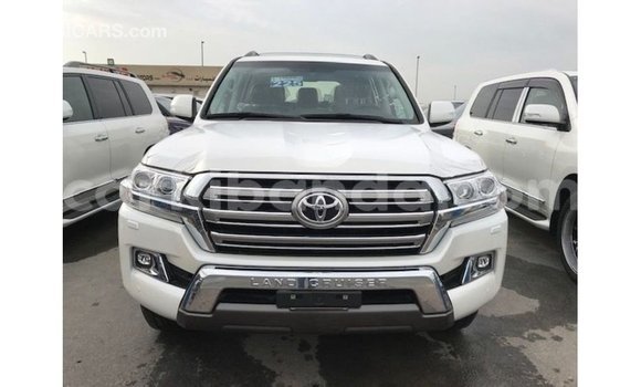 Gura Imported Toyota Land Cruiser White Imodoka i Import - Dubai mu Uganda Gura Imported Toyota Land Cruiser White Imodoka i Import - Dubai mu Uganda