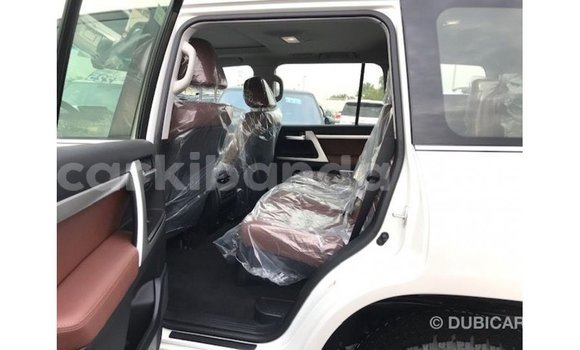 Gura Imported Toyota Land Cruiser White Imodoka i Import - Dubai mu Uganda Gura Imported Toyota Land Cruiser White Imodoka i Import - Dubai mu Uganda
