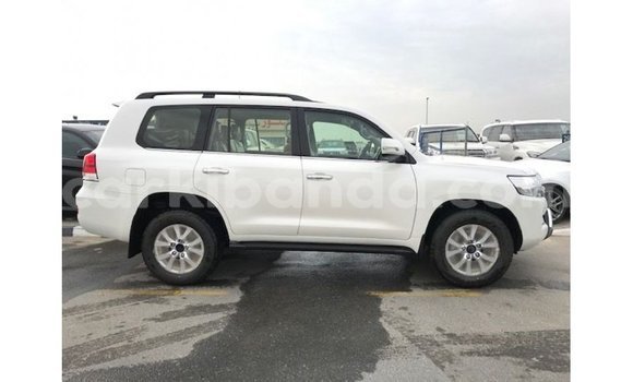 Gura Imported Toyota Land Cruiser White Imodoka i Import - Dubai mu Uganda Gura Imported Toyota Land Cruiser White Imodoka i Import - Dubai mu Uganda