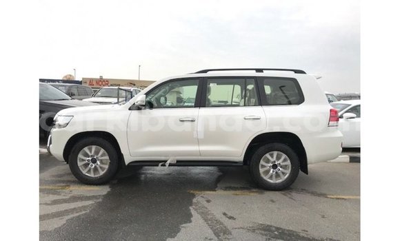 Gura Imported Toyota Land Cruiser White Imodoka i Import - Dubai mu Uganda Gura Imported Toyota Land Cruiser White Imodoka i Import - Dubai mu Uganda