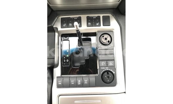 Gura Imported Toyota Land Cruiser White Imodoka i Import - Dubai mu Uganda Gura Imported Toyota Land Cruiser White Imodoka i Import - Dubai mu Uganda