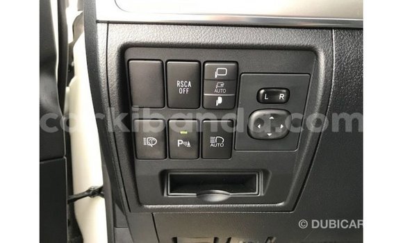 Gura Imported Toyota Land Cruiser White Imodoka i Import - Dubai mu Uganda Gura Imported Toyota Land Cruiser White Imodoka i Import - Dubai mu Uganda