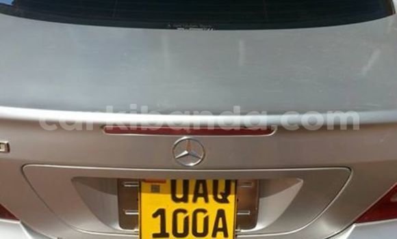 Acheter Occasion Voiture Mercedes‒Benz 200 Bleu à Arua, Ouganda Acheter Occasion Voiture Mercedes‒Benz 200 Bleu à Arua, Ouganda