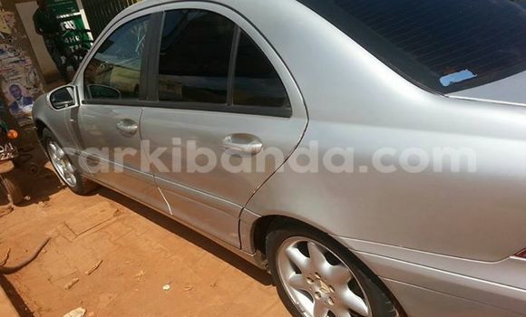 Acheter Occasion Voiture Mercedes‒Benz 200 Bleu à Arua, Ouganda Acheter Occasion Voiture Mercedes‒Benz 200 Bleu à Arua, Ouganda